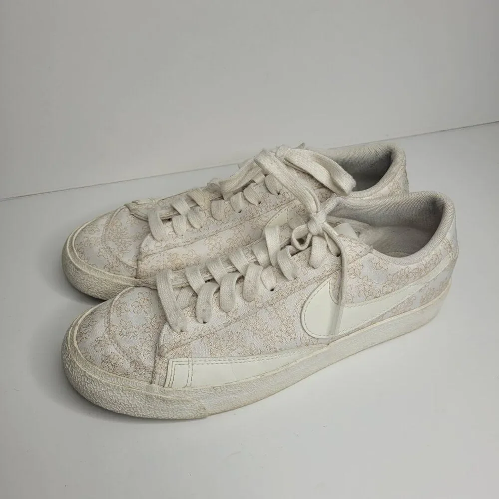 Nike Blazer Low 77 SE Floral Jacquard Sneaker in Sail/Sesame size 10